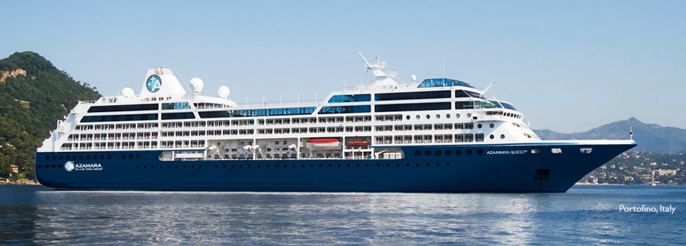 Nuestro buque, el Azamara Quest fondeando frente a la elegante Portofino, en la costa de la Liguria (Italia) AZAMARA QUEST CRUCEROS DE LUJO AZAMARA CRUISES CRUCEROS TODO INCLUIDO DE LUJO